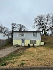 1020 Forest Avenue, Atchison, KS 66002