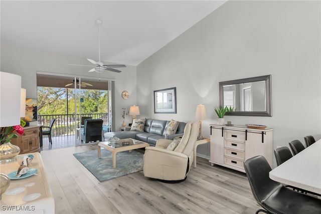 278 Newport DR 207, Naples, FL 34114