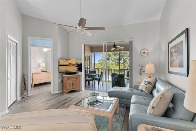 278 Newport DR 207, Naples, FL 34114