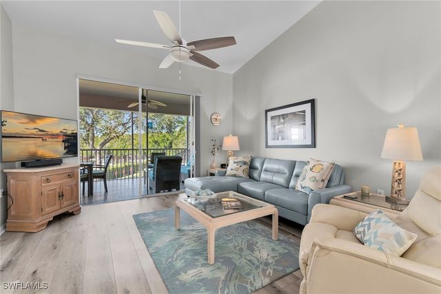 278 Newport DR 207, Naples, FL 34114