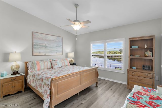 278 Newport DR 207, Naples, FL 34114