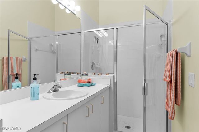 278 Newport DR 207, Naples, FL 34114