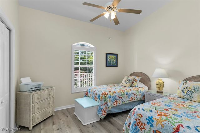 278 Newport DR 207, Naples, FL 34114