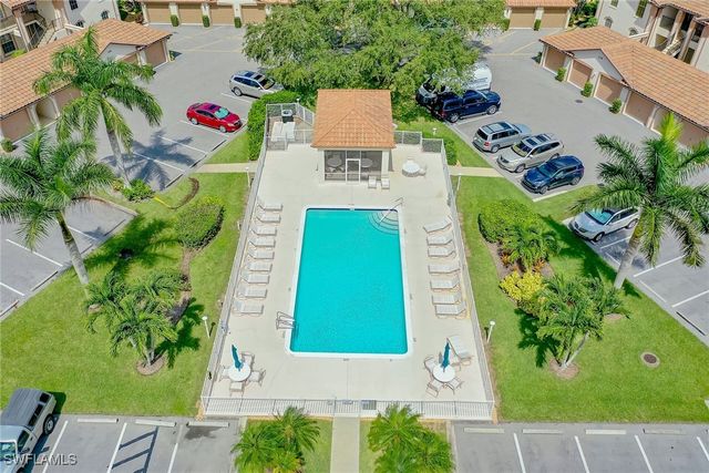 278 Newport DR 207, Naples, FL 34114