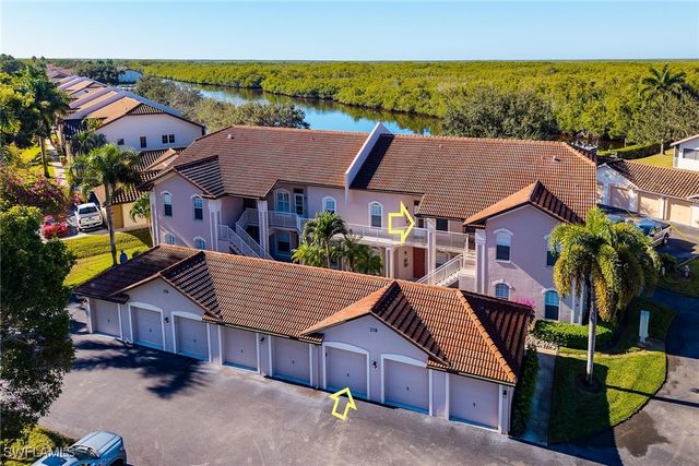 278 Newport DR 207, Naples, FL 34114