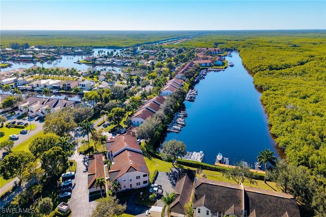 278 Newport DR 207, Naples, FL 34114