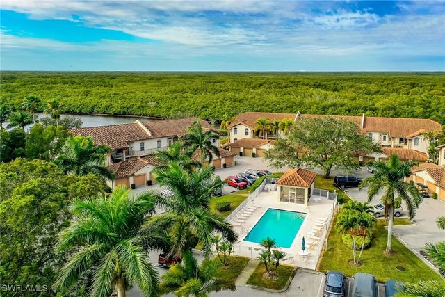 278 Newport DR 207, Naples, FL 34114