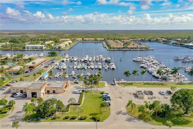 278 Newport DR 207, Naples, FL 34114