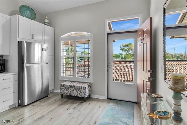 278 Newport DR 207, Naples, FL 34114