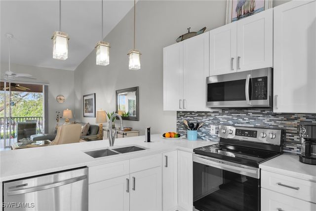 278 Newport DR 207, Naples, FL 34114