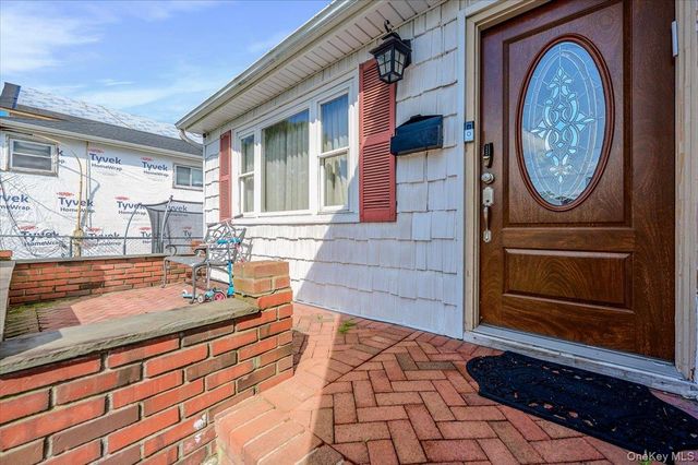 30 Cheshire Road, Inwood, NY 11096