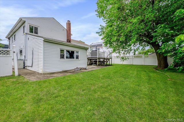 30 Cheshire Road, Inwood, NY 11096