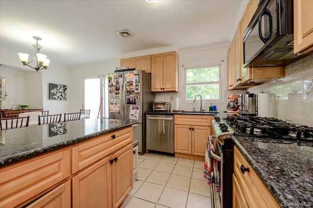 30 Cheshire Road, Inwood, NY 11096