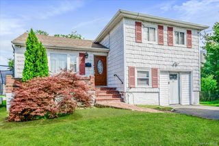 30 Cheshire Road, Inwood, NY 11096