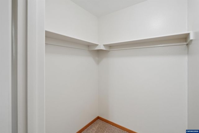 2465 Crestview Dr S, Salem, OR 97302