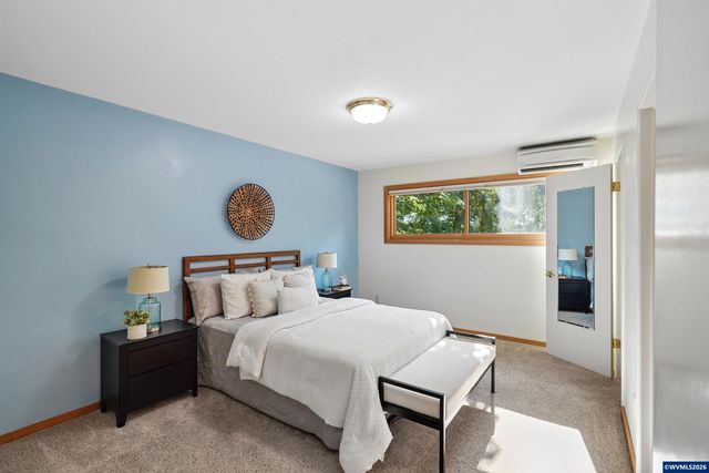 2465 Crestview Dr S, Salem, OR 97302