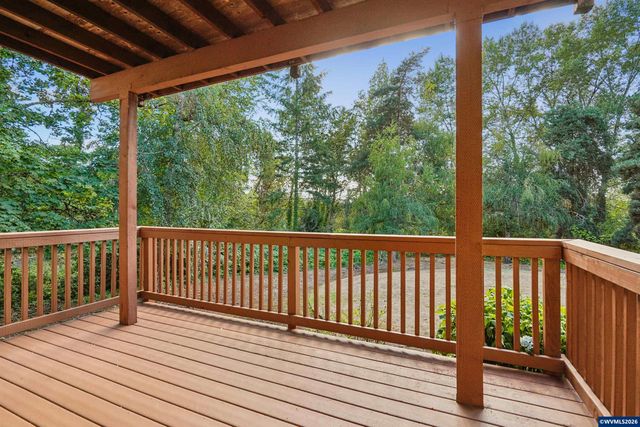 2465 Crestview Dr S, Salem, OR 97302