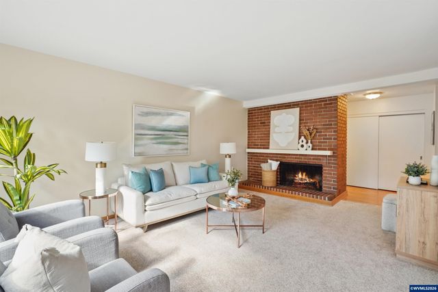 2465 Crestview Dr S, Salem, OR 97302