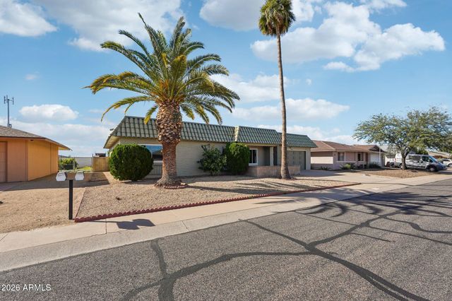 9843 W WRANGLER Drive, Sun City, AZ 85373