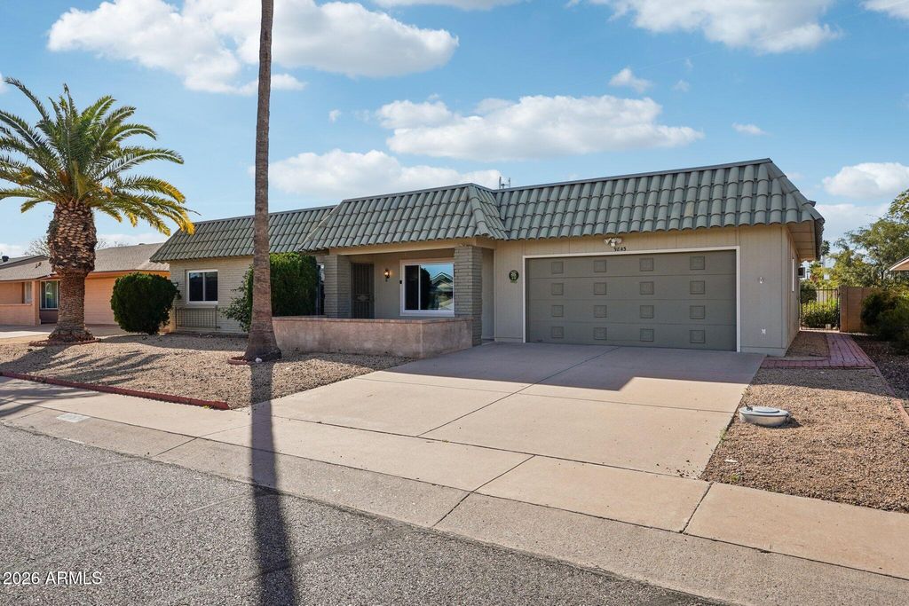 9843 W WRANGLER Drive, Sun City, AZ 85373