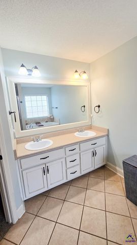102 Woodward Pass, Kathleen, GA 31047