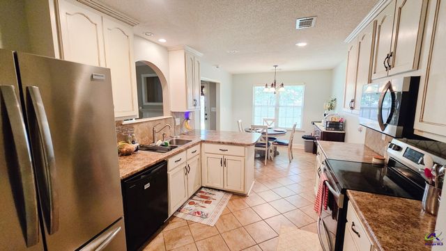 102 Woodward Pass, Kathleen, GA 31047