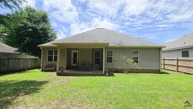 102 Woodward Pass, Kathleen, GA 31047