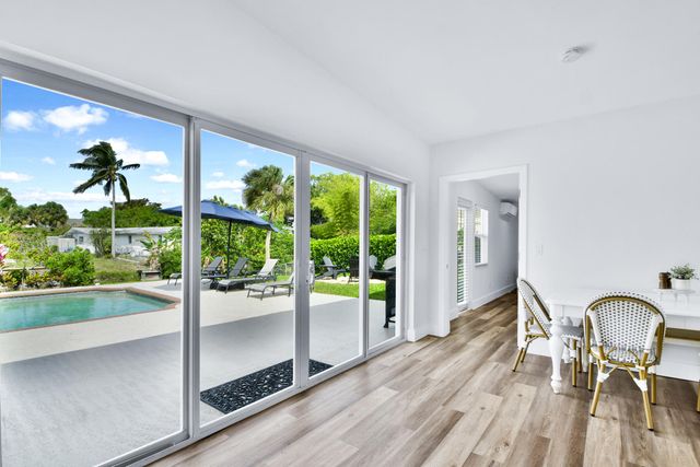 6821 Kingston Drive, Lake Worth, FL 33462