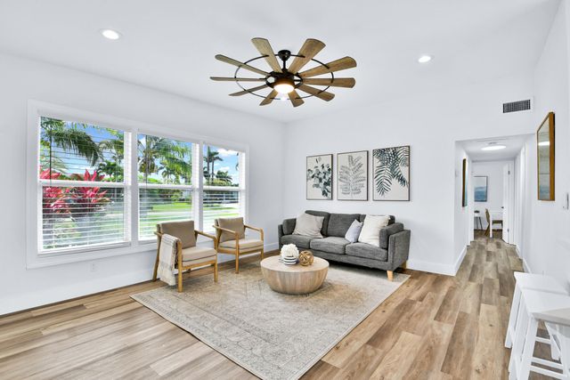 6821 Kingston Drive, Lake Worth, FL 33462