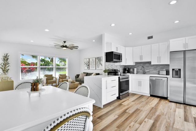6821 Kingston Drive, Lake Worth, FL 33462