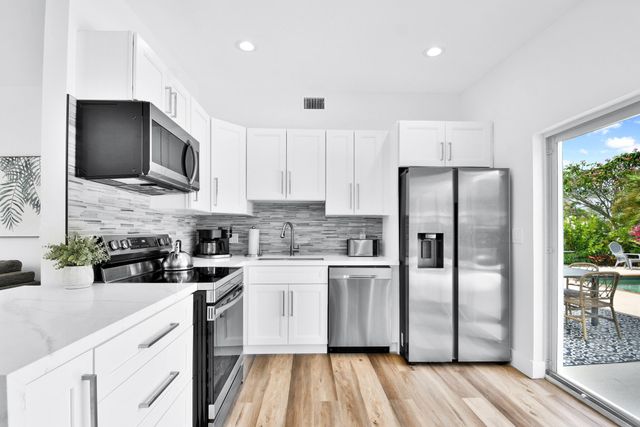 6821 Kingston Drive, Lake Worth, FL 33462