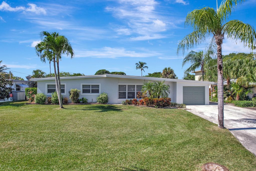 6821 Kingston Drive, Lake Worth, FL 33462
