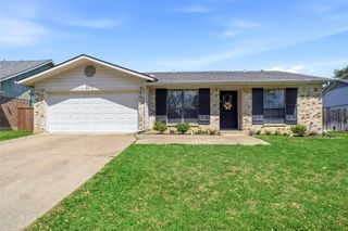 2313 Hollybush Lane, Bedford, TX 76021