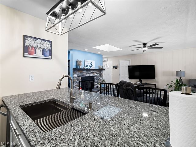557 Crossbrook Drive, Berea, OH 44017