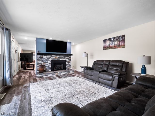 557 Crossbrook Drive, Berea, OH 44017