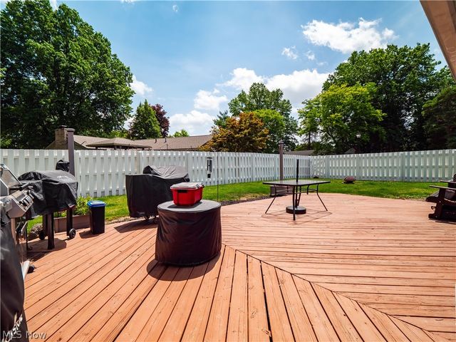 557 Crossbrook Drive, Berea, OH 44017