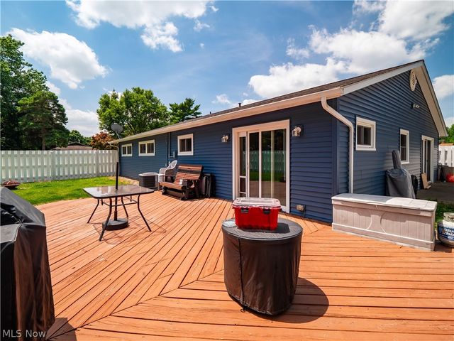 557 Crossbrook Drive, Berea, OH 44017