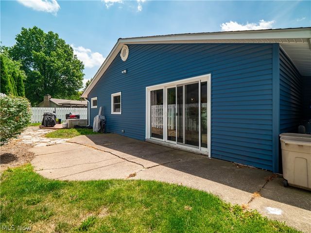 557 Crossbrook Drive, Berea, OH 44017