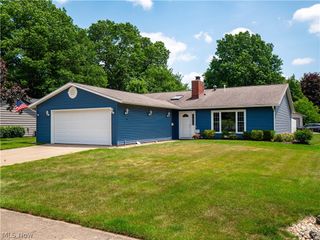 557 Crossbrook Drive, Berea, OH 44017