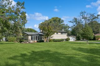 1037 Heatherfield Lane, Glenview, IL 60025