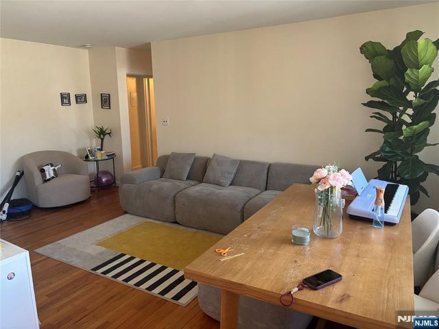 423 Walker, Fairview, NJ 07022