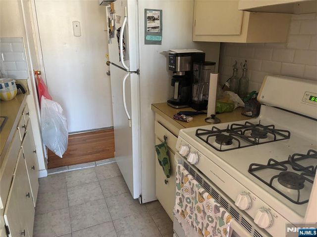 423 Walker, Fairview, NJ 07022