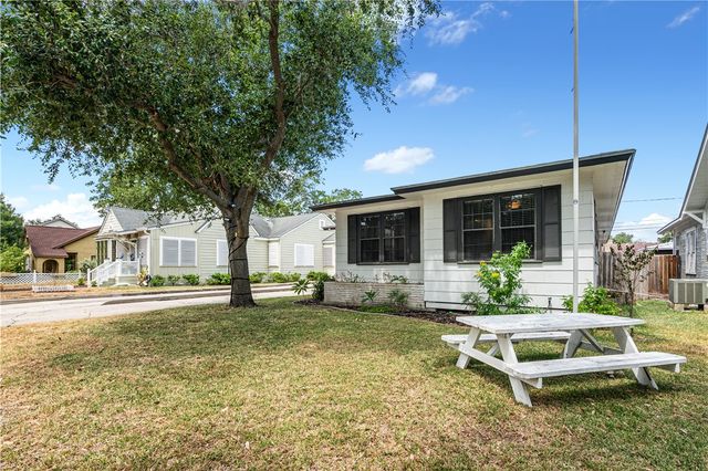 306 Naples St, Corpus Christi, TX 78404