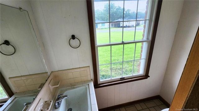 811 3rd Street, Jennings, LA 70546