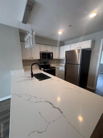 1123 Beaver Run, Troy, MI 48083
