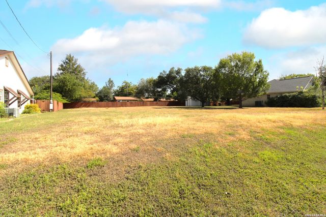 644 Horseshoe Falls Dr, Canyon Lake, TX 78133