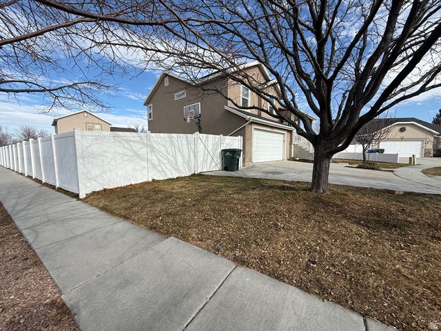 6724 W HUNTER WOOD CIR, West Valley City, UT 84128