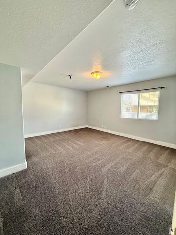 6724 W HUNTER WOOD CIR, West Valley City, UT 84128