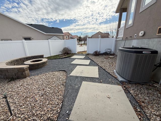 6724 W HUNTER WOOD CIR, West Valley City, UT 84128