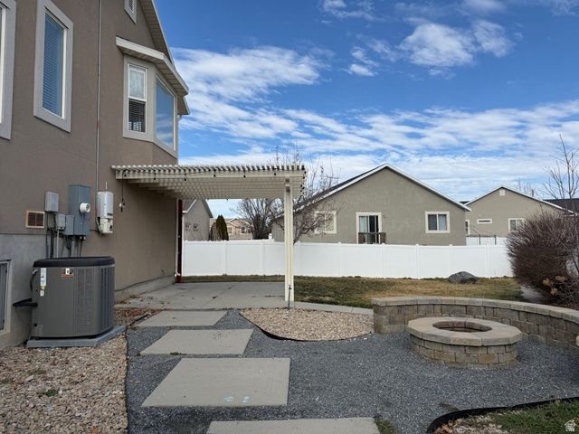 6724 W HUNTER WOOD CIR, West Valley City, UT 84128